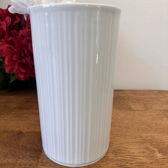 Vintage Melitta Germany Milk‎ Glass Vase Ribbed Mid Century White Wedding Decor - Picture 1 of 6